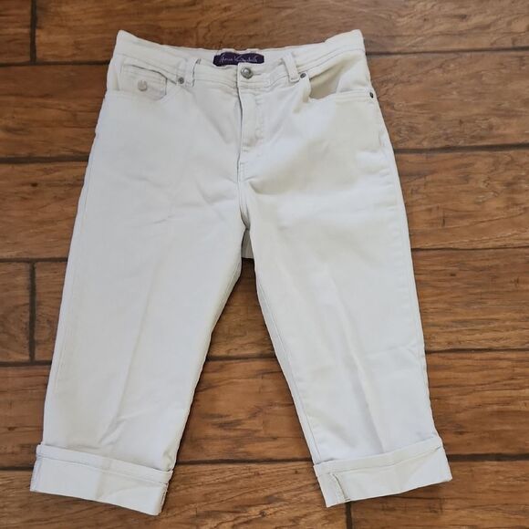 Gloria Vanderbilt Pants - Gloria Vanderbilt Cream Capris with Rolled Cuffs Womens Size 10